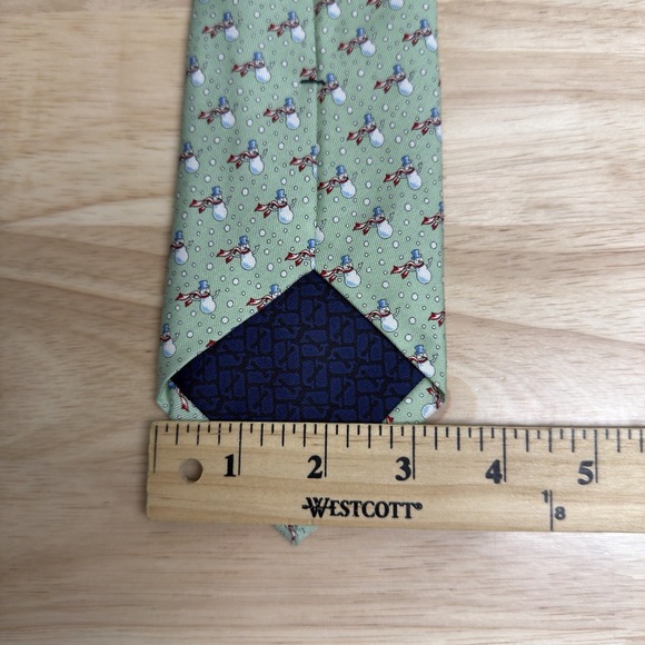 Men's Vineyard Vines Green All Over Print Necktie Preppy Snowman Winter Snow - Picture 2 of 2